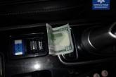 В Херсоне водитель «подшофе» предлагал правоохранителям взятку в долларах