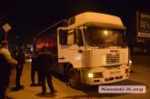 В Николаеве полицейские задержали пьяного водителя, управлявшего зерновозом. Видео