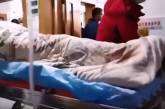 В сети появилось видео больного с жуткими конвульсиями — утверждают, что от коронавируса