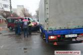 В центре Николаева столкнулись три автомобиля — движение затруднено