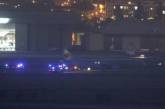 В аэропорту Мадрида аварийно сел самолет без колеса и со сломанным двигателем