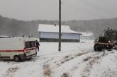 В Черновицкой области спасатели вытаскивают водителей из снежного плена