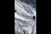 В Турции при сходе снежной лавины погибли дети. Видео