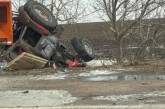 Под Южноукраинском пьяный водитель на «Мицубиси» перевернул трактор: есть пострадавшие. Видео
