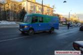 В центре Николаева микроавтобус сбил военнослужащего на переходе