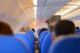 Пассажир съел свой телефон прямо в самолете и сорвал рейс