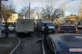 В Соляных огромная пробка: столкнулись грузовик «Николаевхлеба» и ВАЗ