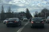 В Николаеве полицейские «с мигалками» сопроводили автомобиль в объезд пробки. ВИДЕО
