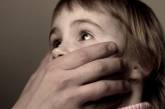 На Житомирщине отец близняшек развращал свою 6-летнюю дочь