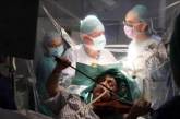 Пациентка сыграла на скрипке во время операции по удалению опухоли. Видео