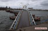 В Николаеве обрушилась часть пешеходного понтонного моста