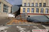 В николаевской школе сильный ветер сорвал крышу