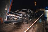 В Киеве Ford протаранил Audi: автомобиль влетел в остановку, три женщины пострадали