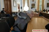 80-летняя пенсионерка приходит в горсовет в 58 раз - не дают участок под инвалидные коляски. ВИДЕО