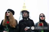 В Киеве проходит два митинга — за права женщин и против абортов