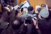 Националисты напали на Сивохо во время презентации платформы по примирению с Донбассом