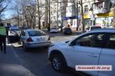 В центре Николаева автоледи въехала в «Форд» на еврономерах