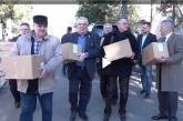 В Николаеве депутаты от ОПЗЖ передали в инфекционную больницу 1000 масок и антисептик