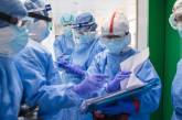 В Кабмине заявили, что лечащим коронавирусных больных медикам будут платить почасовую зарплату
