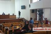 Сессия Николаевского облсовета в карантине: депутаты пришли в масках и перчатках
