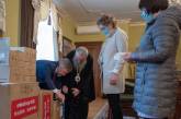В Киеве митрополит Онуфрий передал больнице аппарат ИВЛ и средства защиты для медиков
