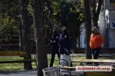 В скверах и парках Николаева появились полицейские патрули — проверяют соблюдение карантина
