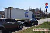 В Николаеве грузовик «АТБ» столкнулся с «Маздой»