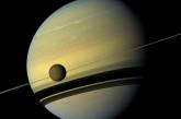 В NASA показали полярные сияния на планете Сатурн