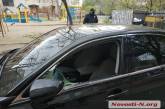Ночью в николаевском дворе автовор разбил стекло в «Лексусе»