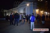 Возле главного православного храма Николаева на пасхальное богослужение собралось менее 100 человек