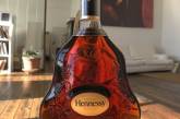 В Кении будут раздавать коньяк Hennessy в качестве «дезинфицирующего средства для горла»