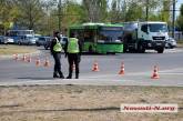 В Николаеве из-за обрезки деревьев перекрыли ул. Чигрина: образовались пробки