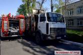 В Николаеве мусоровоз зацепил пожарный автомобиль. Обновлено