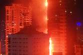 В ОАЭ пылает небоскреб - пожар охватил все 45 этажей. Видео