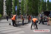 В День Победы николаевские «коммунальщики» продолжили укладывать плитку