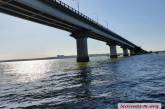 В Николаеве под Варваровским мостом в реку вытекают фекальные воды. Видео
