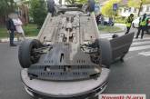 Появилось видео ДТП в Николаеве, в котором Jeep перевернул Lancia