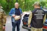 Житель Луганска приклеил к себе и попытался вывезти крупную сумму денег