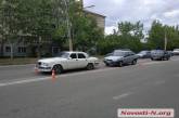 В Николаеве полицейский автомобиль врезался в армейскую «Волгу»