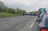 Люди перекрыли трассу Николаев-Одесса — пробка растянулась до Коблево