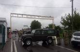 Водители заблокировали КПП на границе с Венгрией: авто пограничников сбросили в кювет. Видео