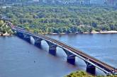 В Киеве неизвестный мужчина угрожает взорвать мост Метро