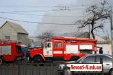 В центре Николаева возле заправки горит нежилое помещение