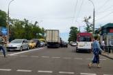 В Николаеве столкнулись грузовик и «Шевроле»: на проспекте пробка