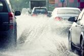 Безопасное вождение в дождь: водителям раскрыли главные секреты