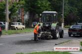 В центре Николаева на добротном асфальте режут ямы — зачем, объяснить не могут