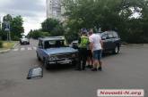В центре Николаева столкнулись Land Cruiser и ВАЗ: пострадавшая вылетела через лобовое стекло