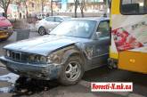 На проспекте Ленина девушка за рулем BMW влетела в металлическое ограждение и зацепила автобус с пассажирами
