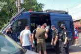 Автомобиль нардепа Вадима Рабиновича националисты забросали яйцами в Чернигове. ВИДЕО