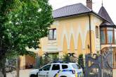 Появилось видео штурма дома в Черновцах полицией, где были ранены спецназовцы